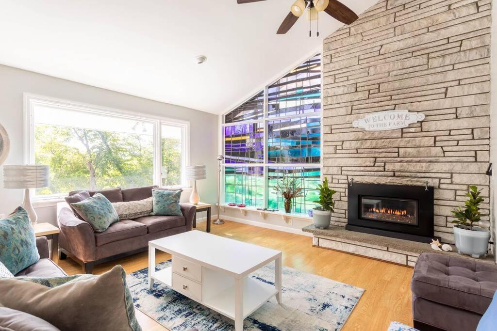 Unique Retreat With Private Patio, 4 King Beds And Bbq Groton Exterior foto