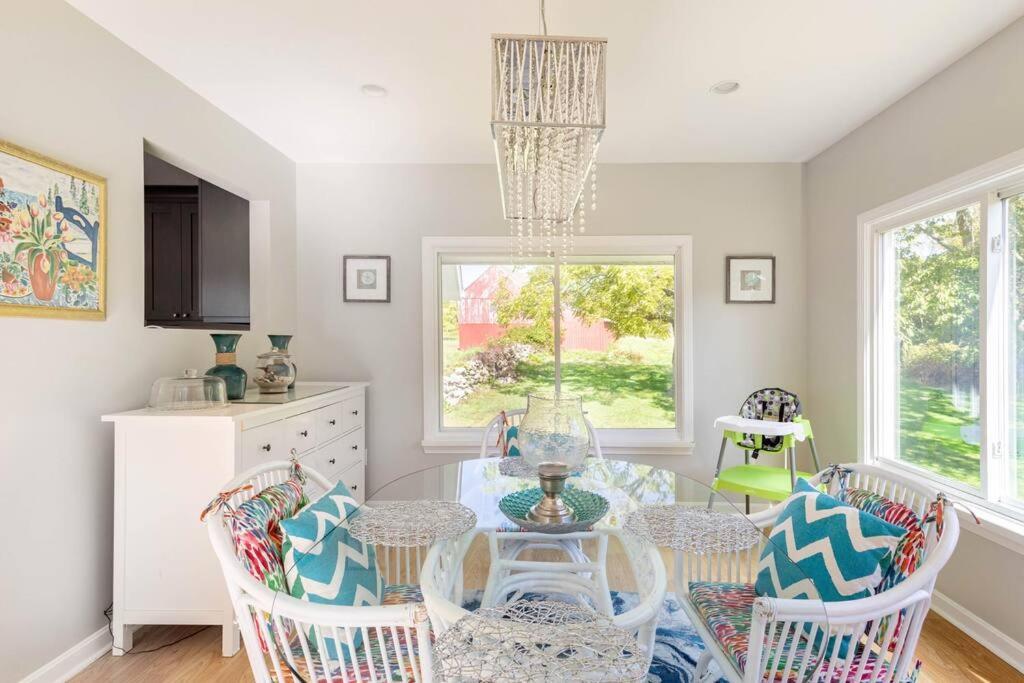 Unique Retreat With Private Patio, 4 King Beds And Bbq Groton Exterior foto