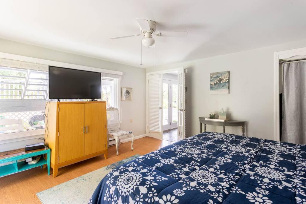 Unique Retreat With Private Patio, 4 King Beds And Bbq Groton Exterior foto