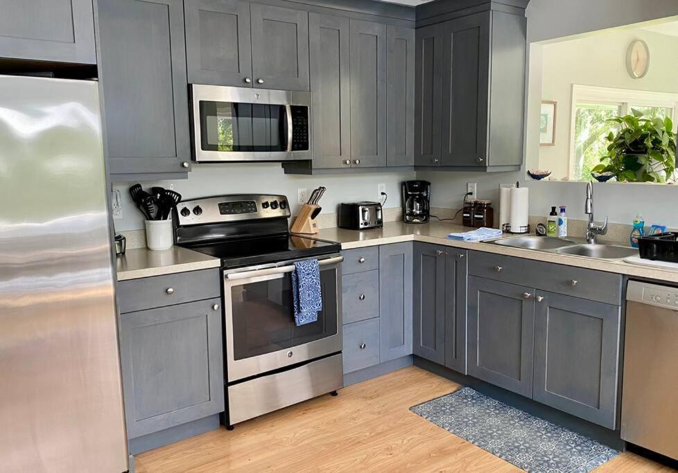 Unique Retreat With Private Patio, 4 King Beds And Bbq Groton Exterior foto