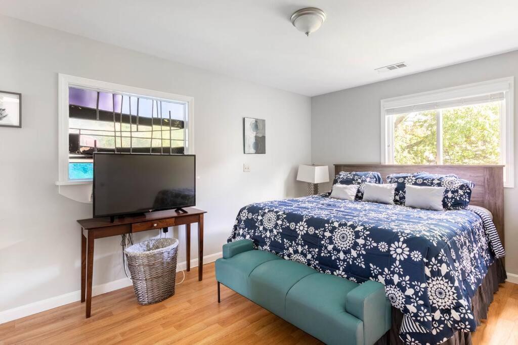 Unique Retreat With Private Patio, 4 King Beds And Bbq Groton Exterior foto