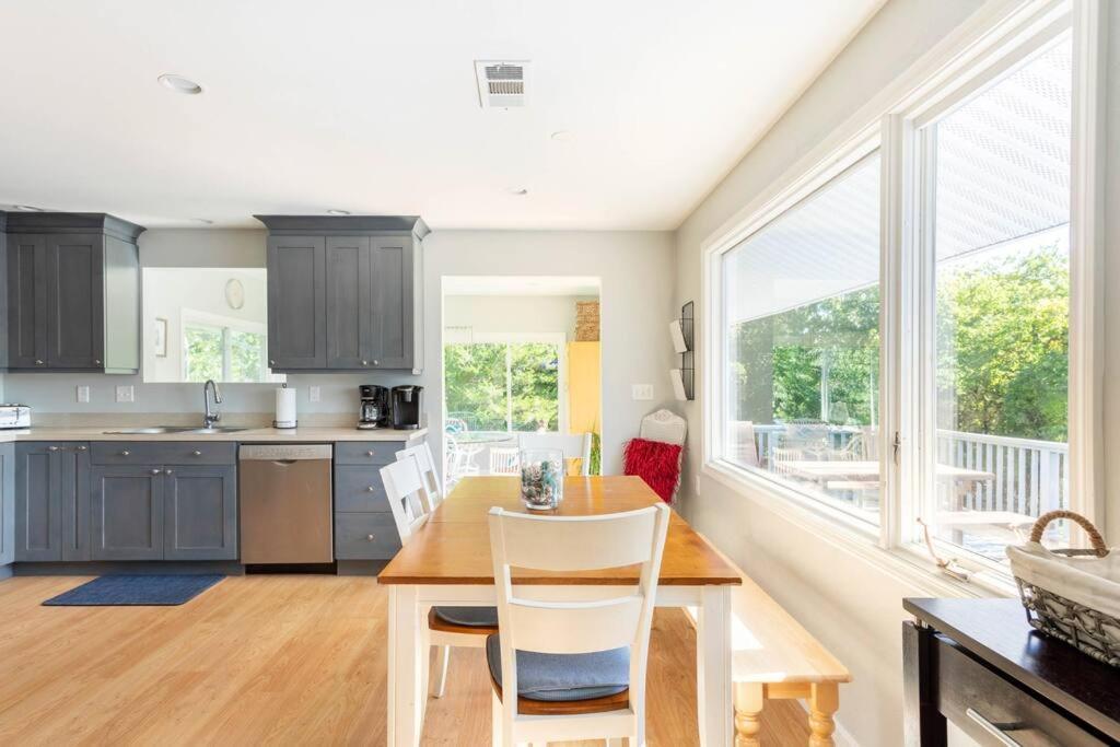 Unique Retreat With Private Patio, 4 King Beds And Bbq Groton Exterior foto