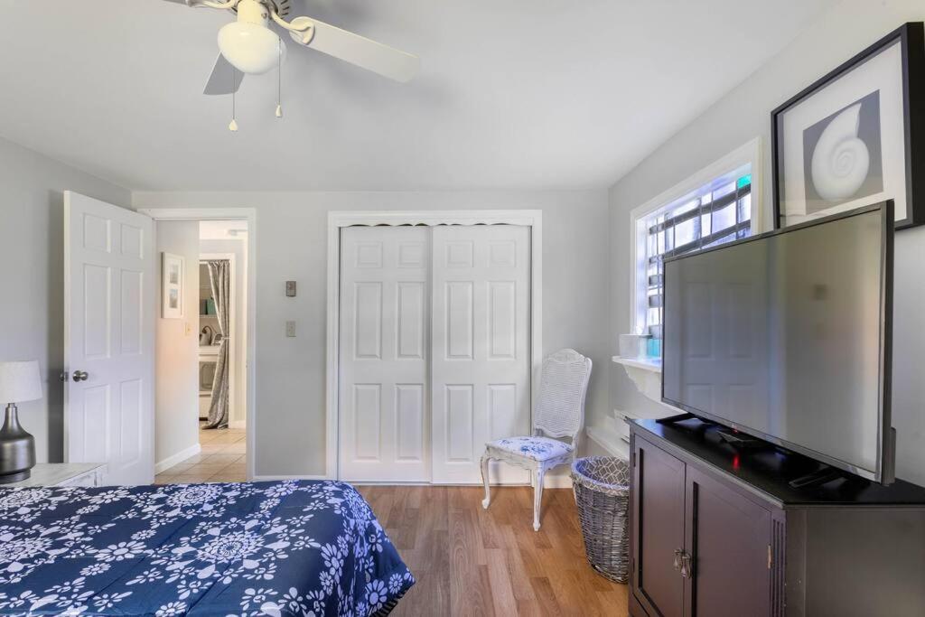 Unique Retreat With Private Patio, 4 King Beds And Bbq Groton Exterior foto