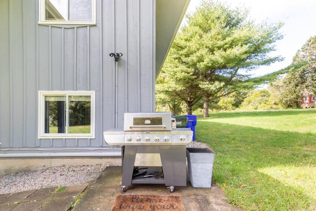 Unique Retreat With Private Patio, 4 King Beds And Bbq Groton Exterior foto