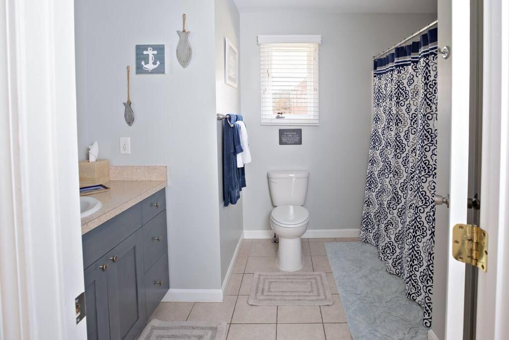 Unique Retreat With Private Patio, 4 King Beds And Bbq Groton Exterior foto