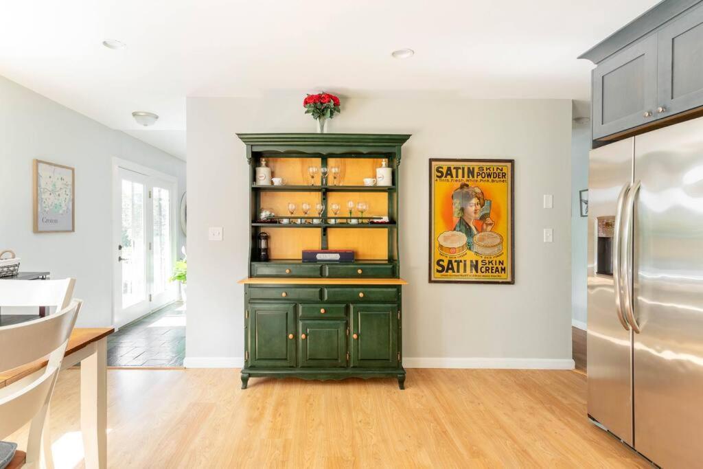 Unique Retreat With Private Patio, 4 King Beds And Bbq Groton Exterior foto