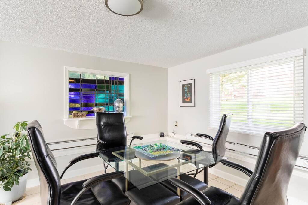 Unique Retreat With Private Patio, 4 King Beds And Bbq Groton Exterior foto