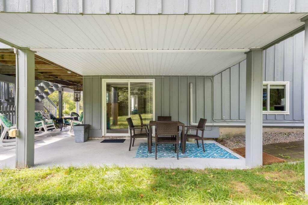 Unique Retreat With Private Patio, 4 King Beds And Bbq Groton Exterior foto