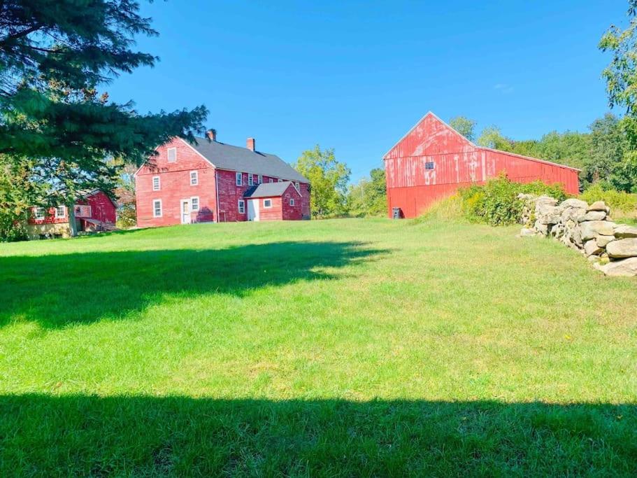 Unique Retreat With Private Patio, 4 King Beds And Bbq Groton Exterior foto