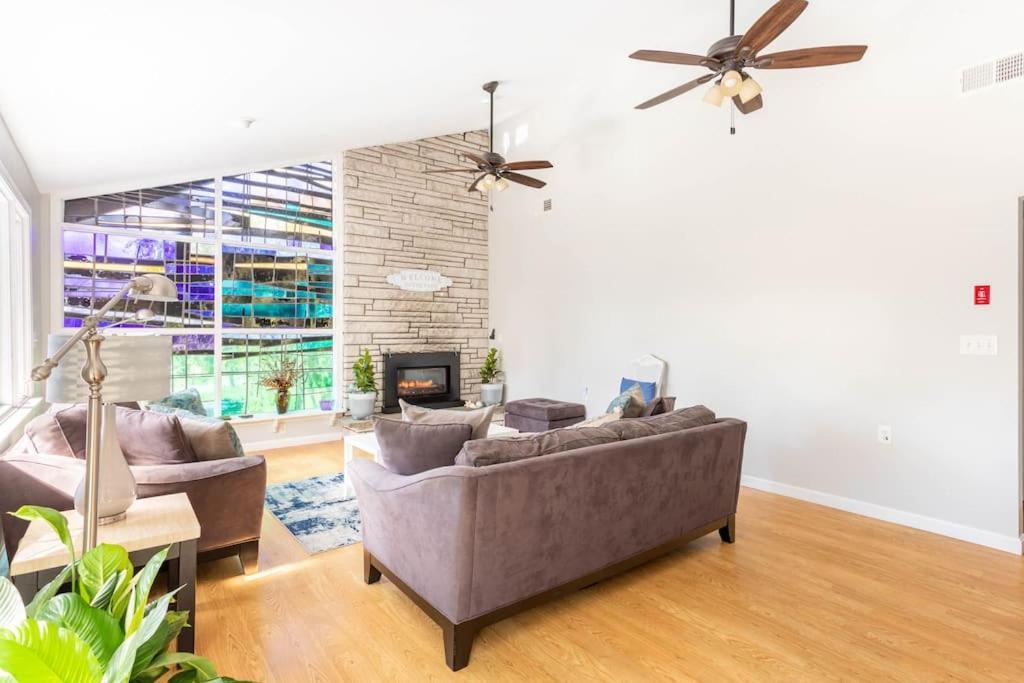 Unique Retreat With Private Patio, 4 King Beds And Bbq Groton Exterior foto